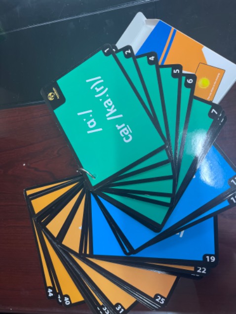 Thẻ dễ cầm chắc chắn, mực in đều và có lớp chống xước, rất dễ học và ship rất nhanh chưa đến 2 hôm mà nhận dc rồi