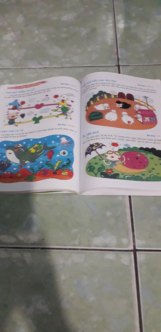 có rất nhiều trò chơi hay, giúp bé mở rộng trí tuệ hơn.bé rất thích các trò chơi trong cuốn sách .