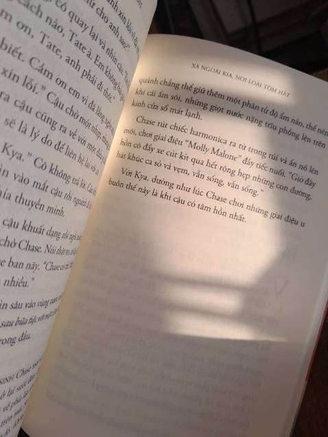 Về phần đóng gói thì tiki lúc nào cũng siêu cẩn thận rồi. Giao hàng đúng dự kiến. Giá thành ổn áp nhất so với các chỗ khác. Sách bé hơn so với tưởng tượng của mình nhưng nhìn chung thì ok, chất lượng in tốt.
