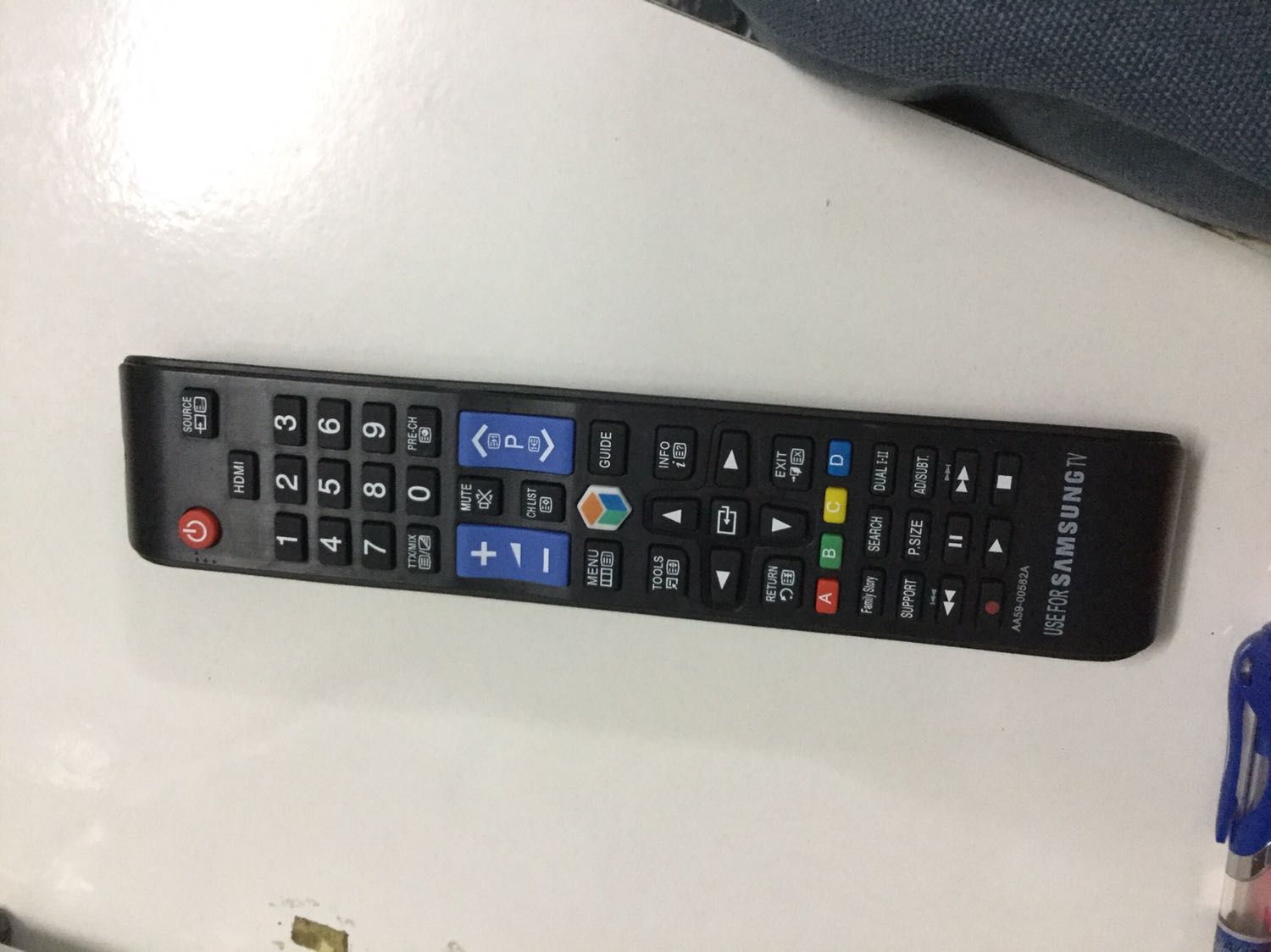 Hàng made in China, material xấu, nút bấm khó. Mình đánh giá ko phải hàng chính hãng