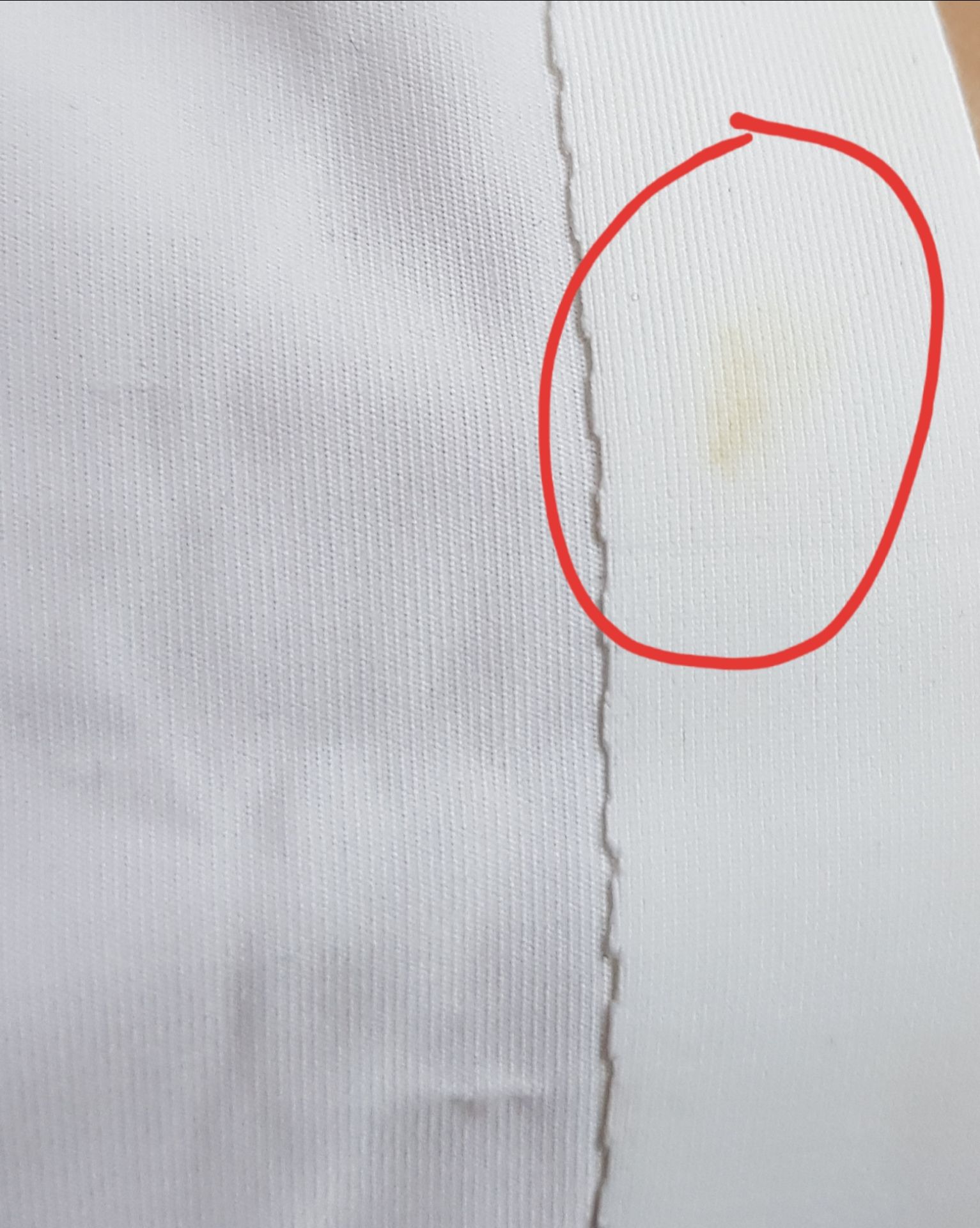 Hàng đóng gói đẹp. 4 quần màu và form đẹp. Nhưng cái màu trắng bị nhiều vết ố vàng không thể chấp nhận được. Đề nghị Tiki đổi cái khác cho tôi.