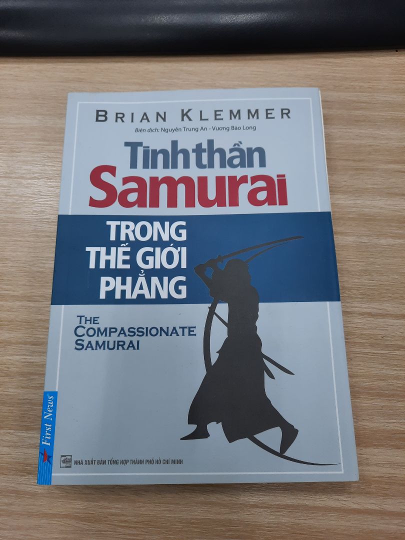 Giao hàng nhanh. Mới đọc thử vài trang thấy hay. Để đọc xong hết review tiếp.