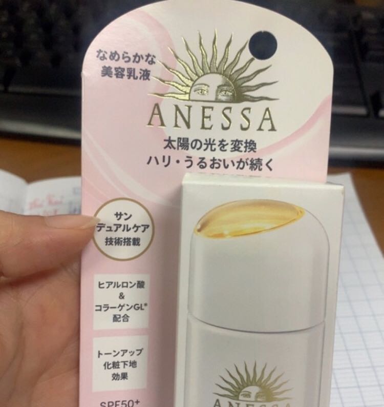 Chưa xài thử nhưng nhìn sang trọng. Sx từ năm 2021 chứ ko phải mới. Cũng ko có quà tặng sample j cả. Nhưng mua giá sale nên vẫn hài lòng