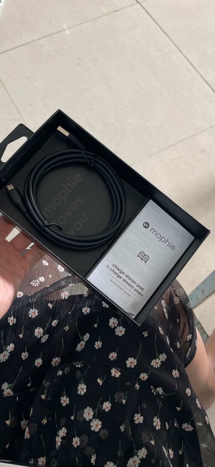 Hàng như đã được khui ra và xài qua rồi sạc rất dơ và xước nhiều chỗ đóng gói hàng sơ xài ko có bao chống va đập trong khi đây là hàng điện tử dù có hộp nhưng vẫn nên đóng gói kĩ để khách hàng yên tâm chứ