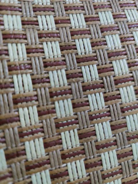 Chiếu này ổn so với giá tiền, vật liệu thấm hút chứ không bí nóng, tuy nhiên chiếu có mùi hôi nồng khi mới mua về