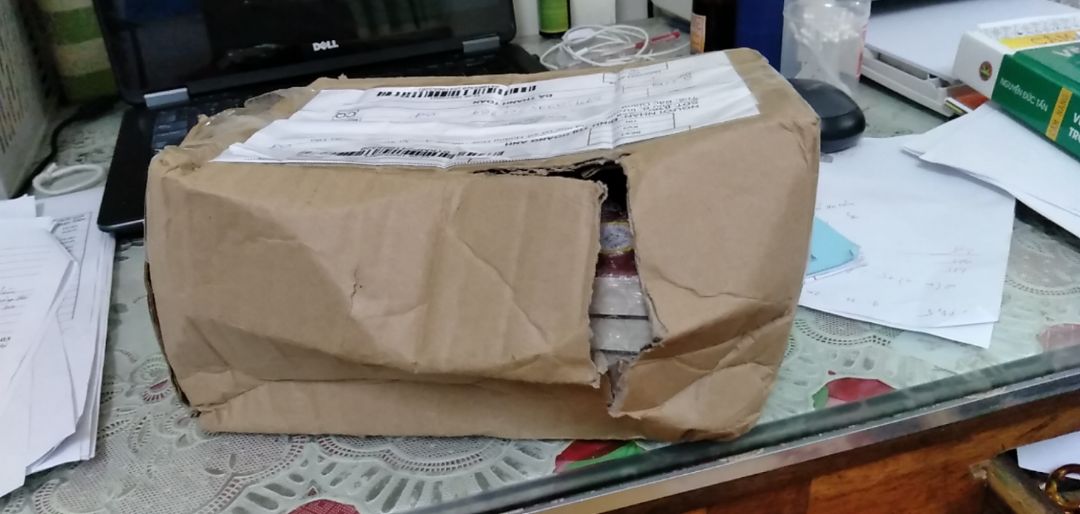 Giao hàng nhanh nhưng tình trạng bao gói kém. Xin lỗi, không thể ưng nổi.