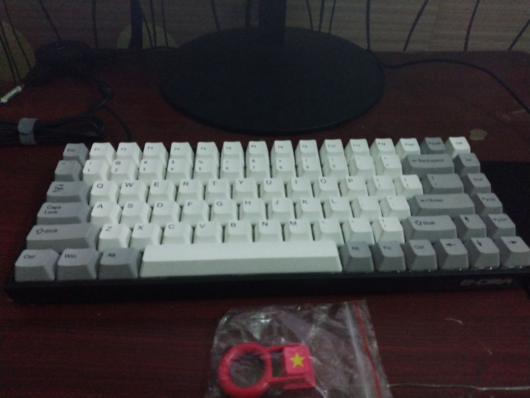 bàn phím nặng, chắc tay. phím gõ khá là oke. Mình ko bận tâm về phần keycap lắm (1 phần ko rành), nên bạn nào rành sẽ ko đc ưng. ủng hộ shop nên cho 5* bàn phím nặng, chắc tay. phím gõ khá là oke. Mình ko bận tâm về phần keycap lắm (1 phần ko rành), nên bạn nào rành sẽ ko đc ưng. ủng hộ shop nên cho 5*