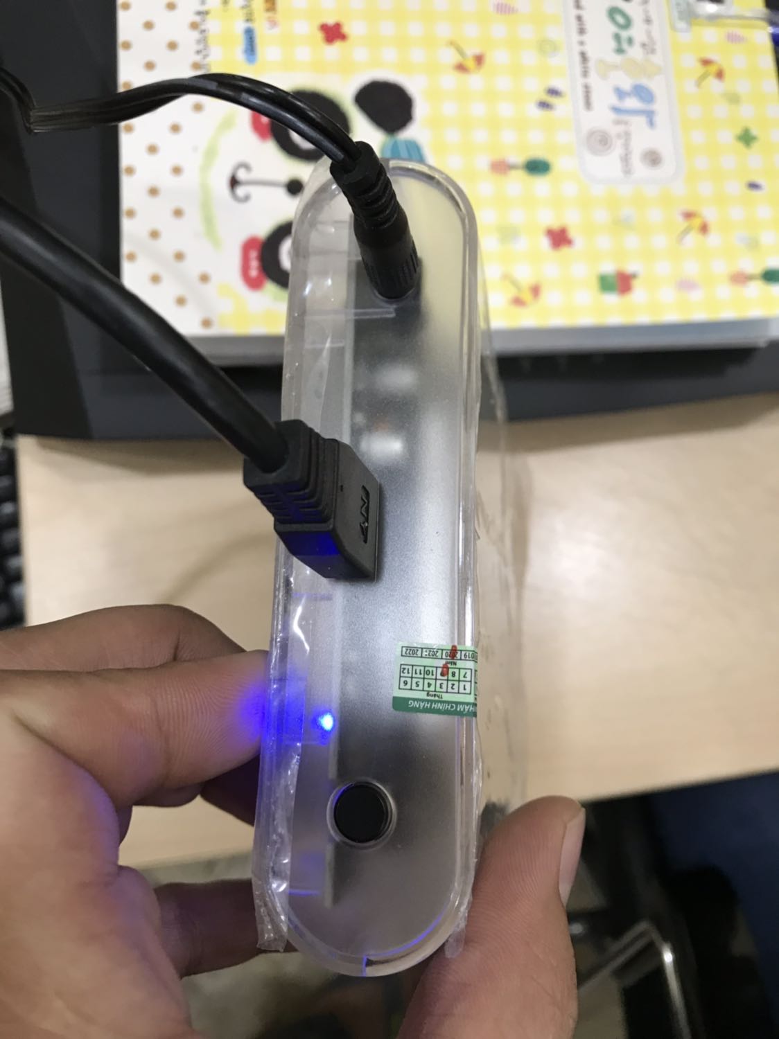 Mua hàng chính hãng của Orico cty được phân phối chính thức nên yên tâm
Các bạn cứ nhìn cái tem là biết 
Chất lượng thì cứ dùng mới biết được, bảo hành 1 năm lận mà