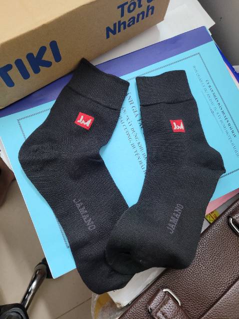 Tất ok, thoáng khí, ko bị mồ hôi chân