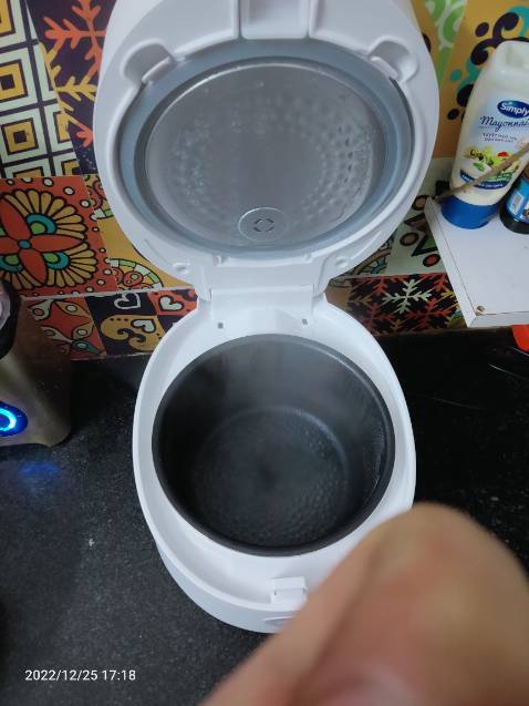 Vừa nhận nồi thì đánh giá liền tổng quan nồi mới nhưng mà mình thấy quoanh nồi có.ám các vết dơ nhẹ k biết đã qua tay ai cầm trước đó chưa nữa. Tổng quan thì ok hi vọng nấu cơm ngon