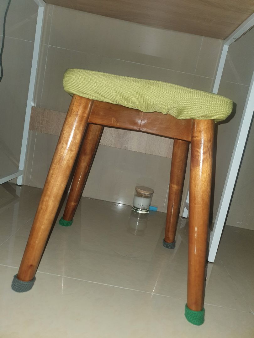 Tổng thể ok, chân ghế hơi bị chinh nên phải móc len để kê lên cho bằng. Tổng thể ok, chân ghế hơi bị chinh nên phải móc len để kê lên cho bằng.