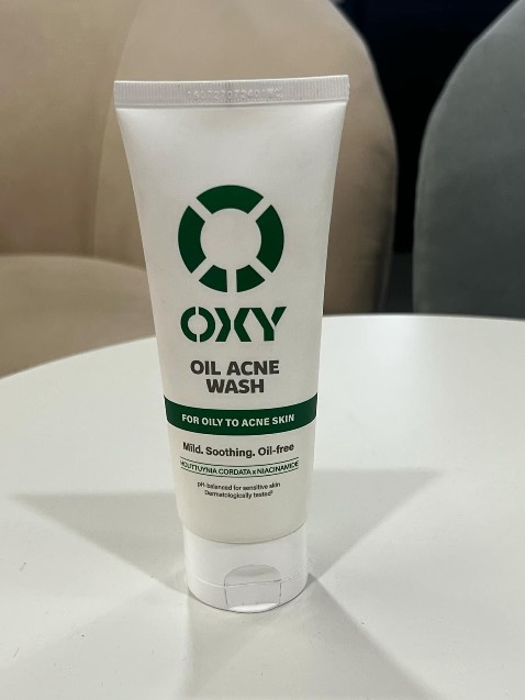 Canh sale nên được giá rẻ. Mình dùng thử thấy làm sạch ổn, ko bị the mát mà dễ chịu