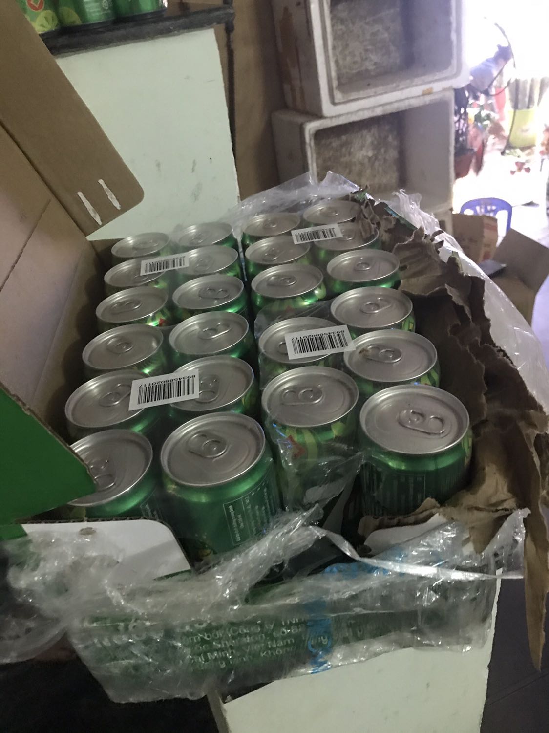 Tệ kinh khủng mua 2 thùng, thùng bên trên móp. Thùng dưới thì xì nước thúi rùm còn bị móc hết 2 ***. Chỉ vì chủ quan tin tưởng giao hàng bên tiki mà giờ thay đổi ngậm ngùi ko đổi được thôi. Làm ăn mất uy tín quá. Từ giờ là phải kiểm hàng mới dám nhận. Mất hết niềm tin vào tiki. Kiểu này sao giữ được khách. Tệ hết sức