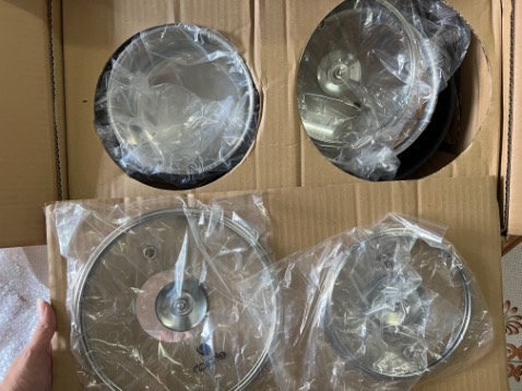 Sản phẩm quảng cáo là inox 304 mà sao đưa nam châm vào là hít dính