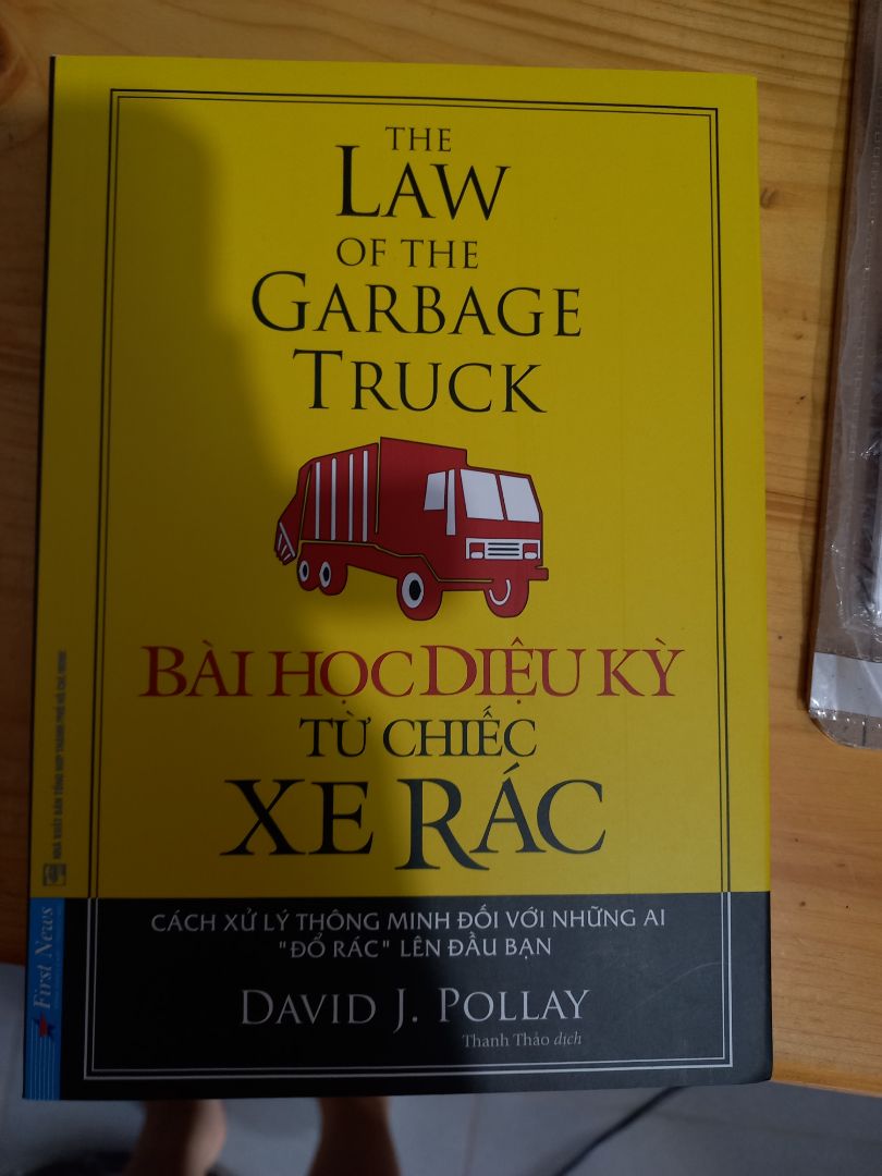 sách đẹp và rẻ lắm , khổ to nha . M.n nên mua , đừng ham tiền rẻ mà mua mấy shop ko uy tín , sách nhỏ và lỗi nữa ( mình từng trải rồi )