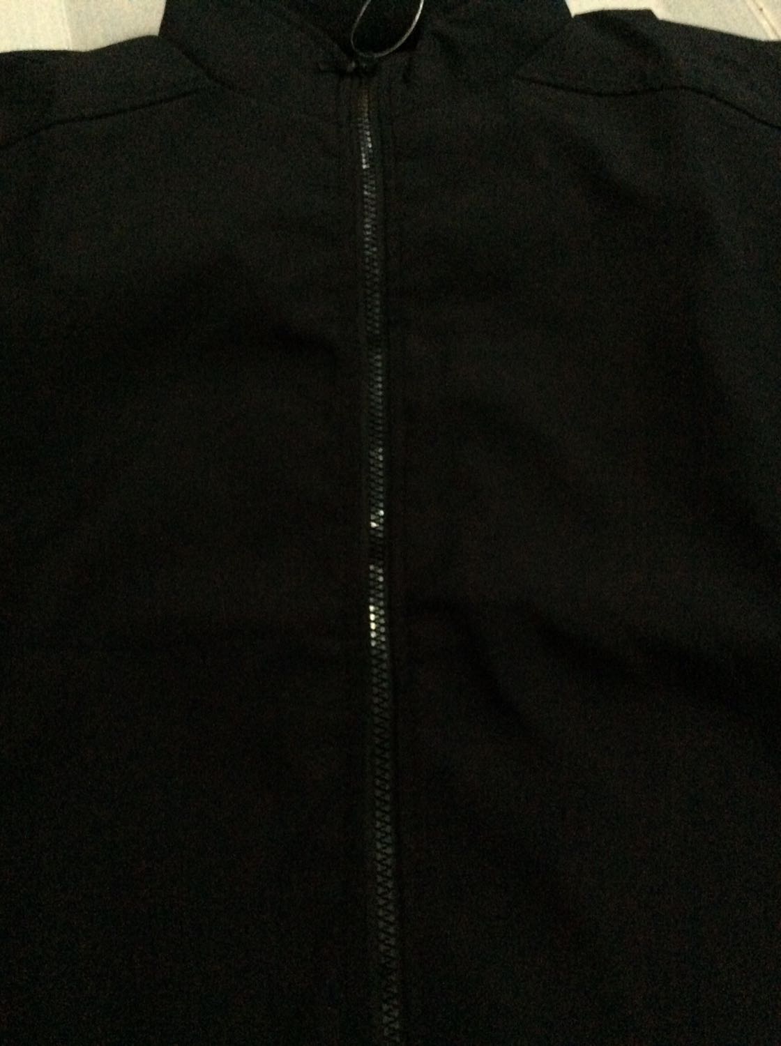 Chất lượng áo dày và rất đẹp , áo chất y hình đúng như mô tả 
Mình tầm m65 mà do thích ôn nên lấy szie M là body sát luôn , áo dày và mặc rất thích luôn 
Áo này mình nghĩ trời nóng hay lạnh gì chắc cũng mặc dc hết vì rất thoải mái khi mặc 
Chất liệu dù nhìn rất tốt so với giá tiền bỏ ra , có túi trong túui ngoài tiện lợi , để được nhiều loại vật dụng cá nhân 
Tiki thì giao hàng nhanh , nhân viên thân thiện ! Xin cảm ơn shop và tiki nhé ! Chúc shop ngày càng đắt khách nha 
5 sao hài lòng nha