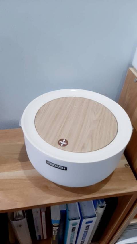 Trời quá hợp với decor phòng mình, như thiết kế dành cho mình ~~ nhỏ nhỏ xinh xinh để rác vỏ kẹo các thứ thoải mái, không bõ công thức đêm săn sale. Tuyệt vời !