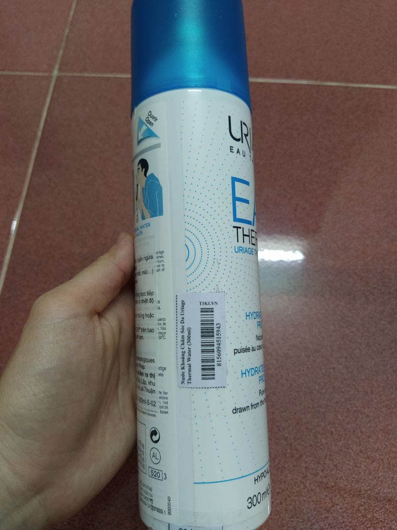 Mình mua về cho mẹ dùng mà nay mẹ mới nói, mới biết chất lượng hàng lần này thất vọng thực sự. Lúc nào mình cũng tin tưởng hàng Tiki Trading mà lại bị như thế này. Hàng không in hạn sử dụng dưới đáy như các chai khác mà lại dán giấy in như ảnh mình chụp??? Mình bóc lớp giấy dán ra cũng không thấy thông tin hạn sử dụng. Mình kiểm tra code cũng không ra thông tin sản phẩm. Sử dụng thì thấy ngứa da mặt không như những lần khác sử dụng. Mẹ mình đã dùng xịt khoáng uriage được 3,4 năm rồi nhưng cảm nhận sử dụng lần này rất khác. Mong tiki tiếp nhận và xử lí giúp!!!