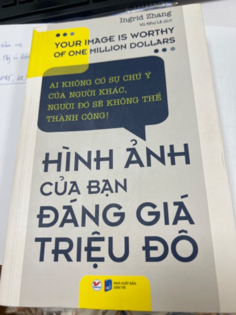 Chất lượng in tốt
Về nội dung, cuốn sách hữu ích cho người cần thay đổi mindset về hình tượng
Những lời khuyên về tạo lập hình ảnh ở dạng căn bản, các ví dụ có hơi lỗi thời so với xu hướng hiện tại.
Mình nghĩ chỉ cần đọc mục lục để nắm được các thành tố cơ bản tạo nên hình ảnh cá nhân là được
Sẵn sàng tặng lại sách cho bạn nào ở Hà nội cần. Sđt ***