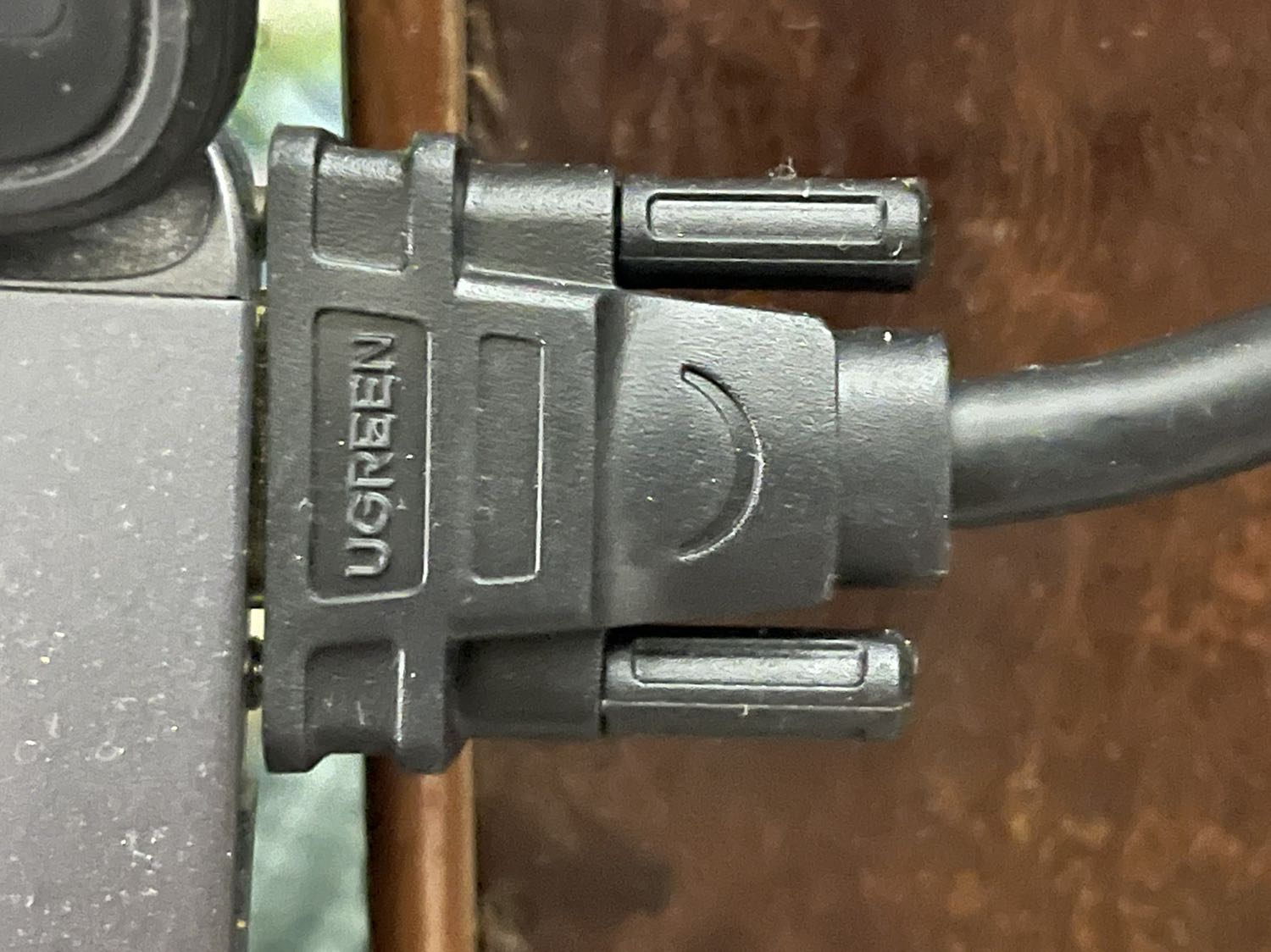 Chất lượng rất tốt. Cáp to gấp rưỡi cáp VGA thường. Chính hãng Ugreen.