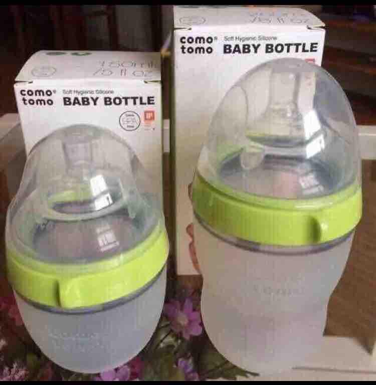 Hàng đóng gói cẩn thận, giao nhanh
Bình sữa này tiện được cái là bé ngưng bú thì mình bóp bình cho sữa vào nhắc bé bú tiếp.
Bình và núm ty rất mềm sài rất OK nha