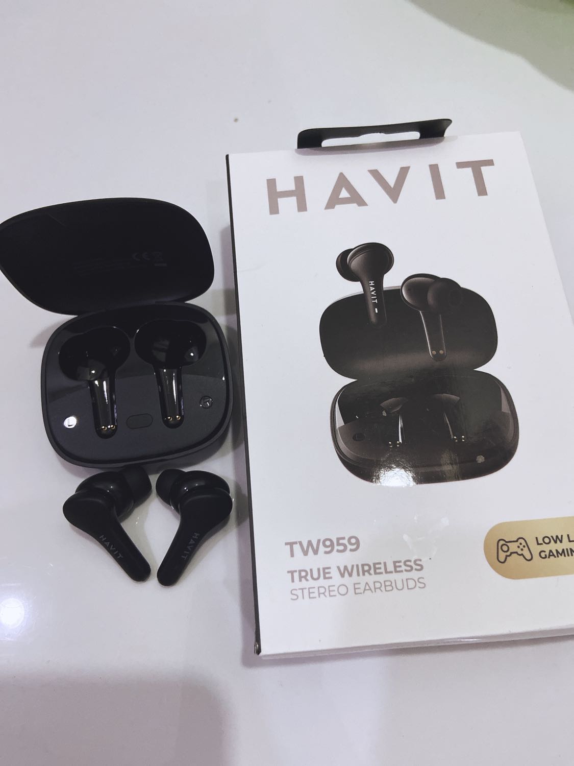 Sp giao nhanh, thiết kế nhỏ gọn đẹp, cảm giác đeo tốt, bám tai, đeo lâu ko bị cấn hay đau. Chất âm tạm ổn, bass đánh hơi nhẹ. Ổn trong tầm giá này 👍