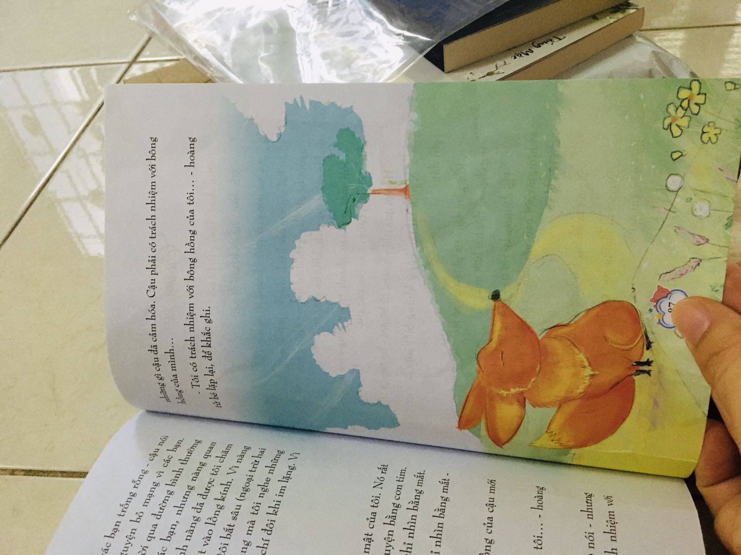 Mình đề nghị được đổi trả cuốn sách Hoàng Tử Bé này nha. Sách mặc dù được bao cẩn thận nhưng ở 2 tờ của sách bị nhàu ấy.