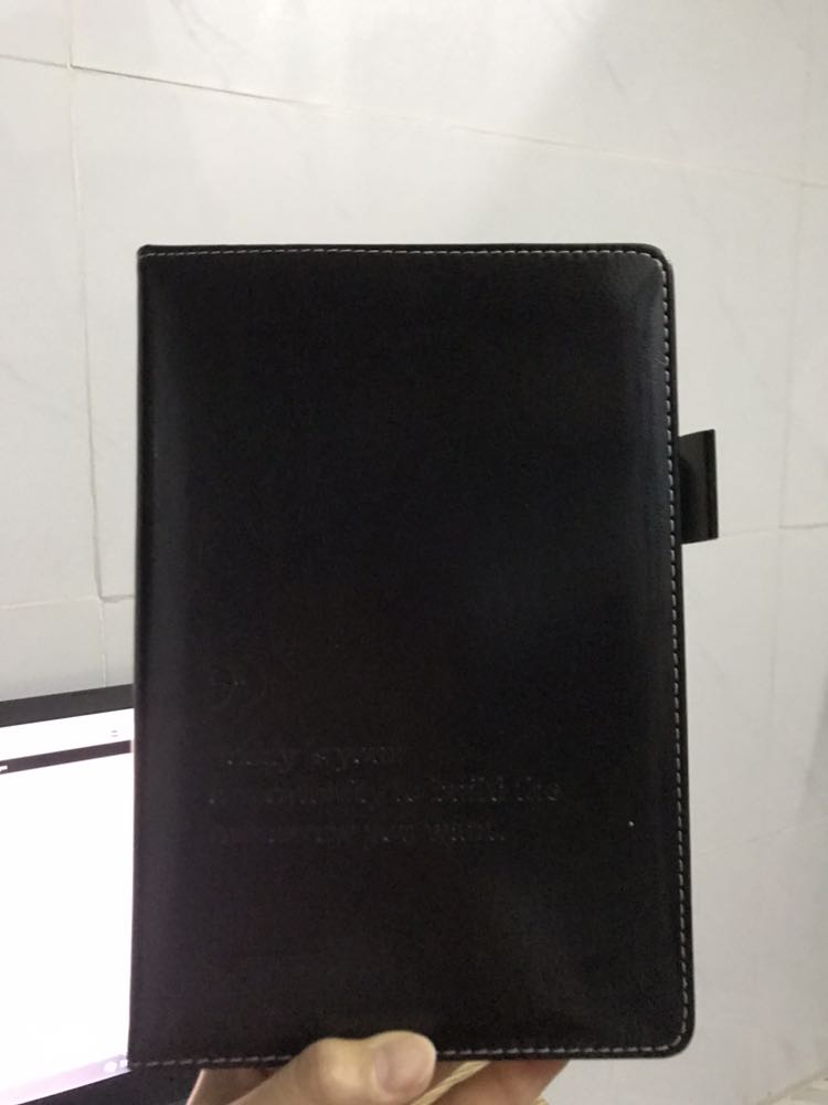 Mình rất thích cuốn sổ này. Bìa màu đen nhìn rất sang, giấy dày và đẹp. Sẽ ủng hộ lại lần sau