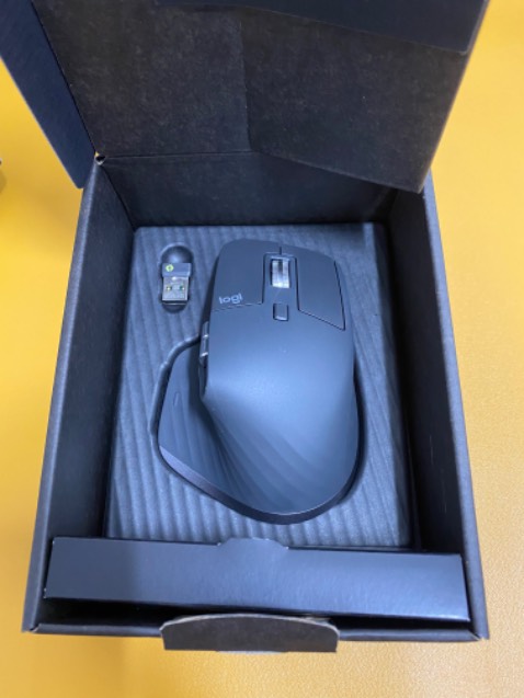 Bao nhiêu công nghệ tốt đã được logitech đem hết lên trên con này Silient click, bolt connect, magnet wheel. Mình săn được giá ok. Rất đáng đồng tiền khuyến khích mọi người nên mua để làm việc.