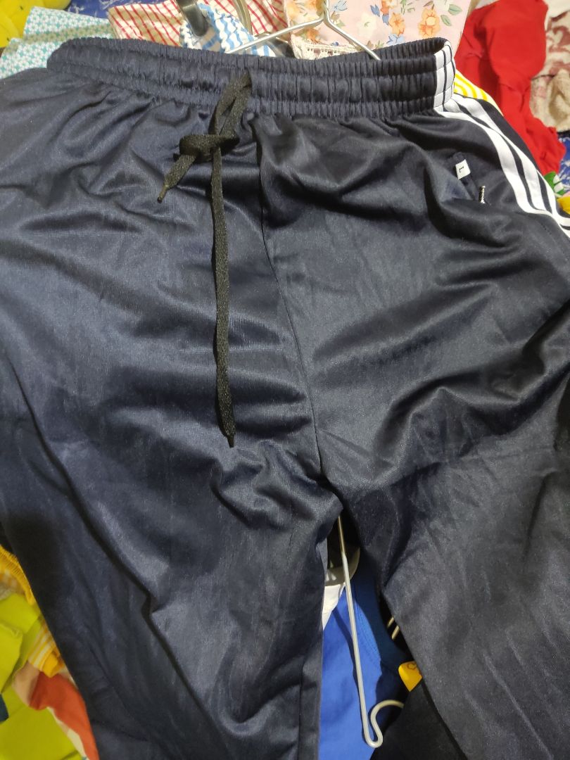 Tôi đã nhận được quần nhưng ko thấy có cô bé xjnh xjnh như trong hình shop quảng cáo, điều này làm trái tjm tôi tan vỡ