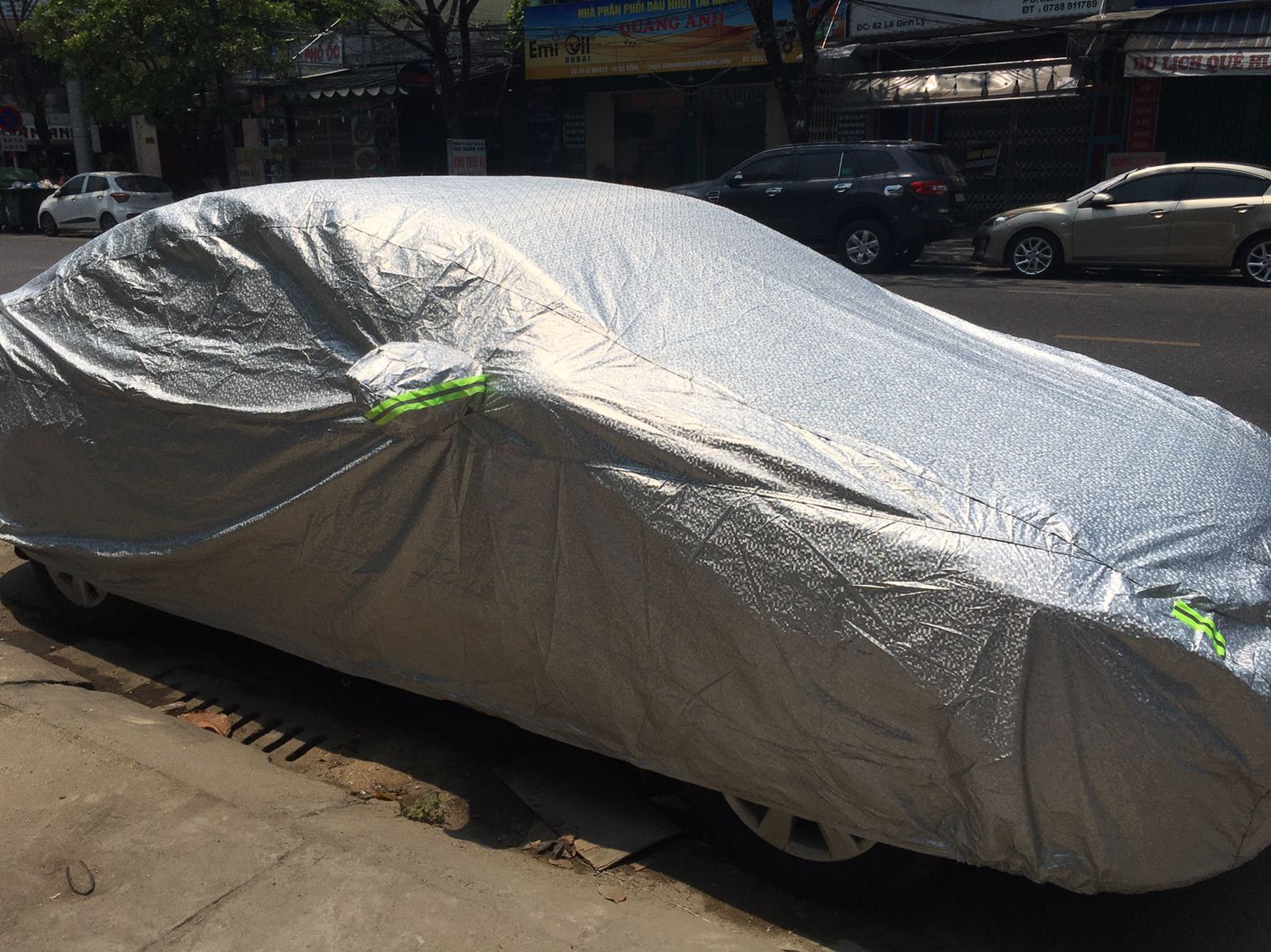 Hài lòng, size 3M rất vừa xe. Chất liệu vải giồng trong mô tả. Chỉ là không có hướng dẫn sử dụng nên không biết dây dù dùng để cột gì vậy ạ?