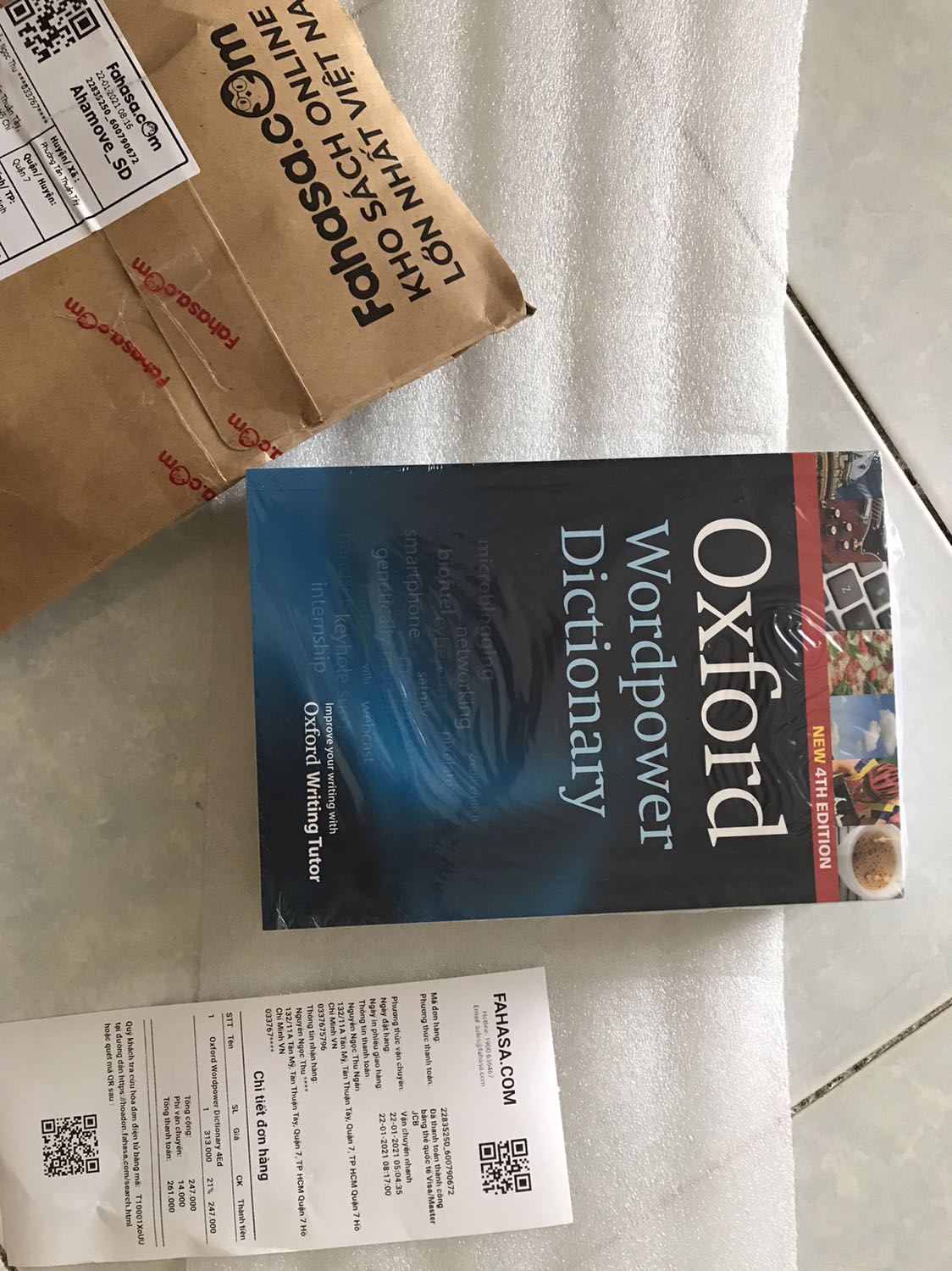 Rất tuyệt vời
Giao cực nhanh và sách rất mới chưa bóc tem gì luôn
Mình mua có khuyến mãi 50k nữa nên chỉ còn 261k cho cuốn này
Mãi yêu