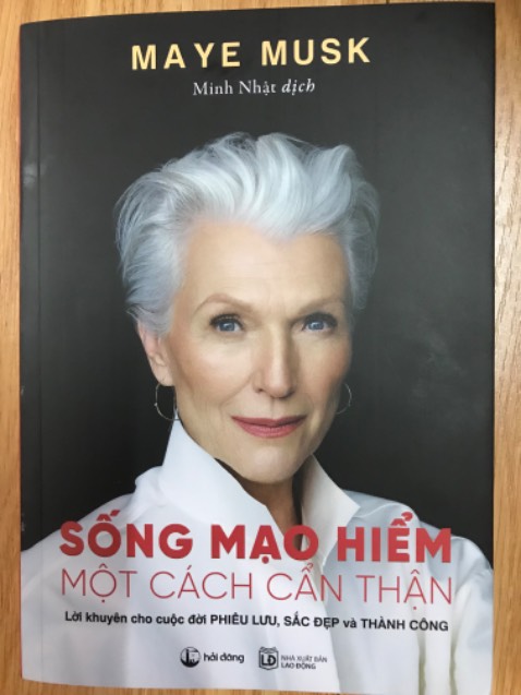 Sách giao nhanh, đóng gói kỹ lưỡng. Sẽ ủng hộ shop.
Mình chưa kịp đọc nội dung nên chưa cho ý kiến phần này.