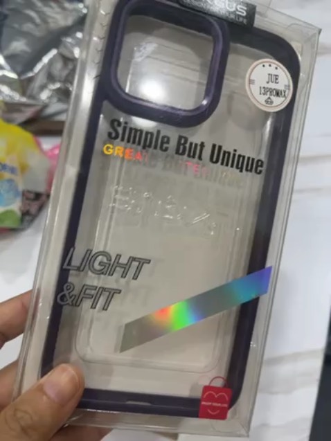 Sản phẩm có 2 màu, đen và xanh dương. Tuy nhiên, shop lại giao cho mình màu này. Các bạn xem hình nó là màu gì. Có giống *** mình không!