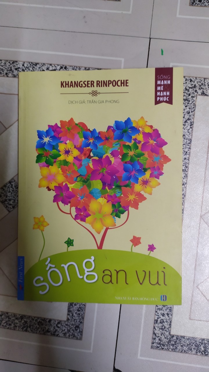 Nhận xét về hình thức của sản phẩm này là bìa in đẹp, chất lượng giấy không  tốt, mực in rõ. Sách nhỏ, mỏng nhẹ dễ cầm,.Tiki giao hàng nhanh. Các câu chuyện nhỏ bổ  ích