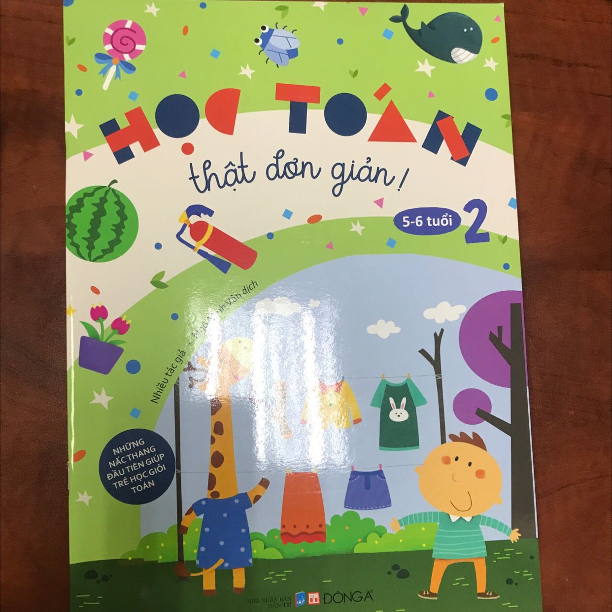 Sách đẹp lắm, có nhiều sticker xinh xắn, bé rất thích luôn.