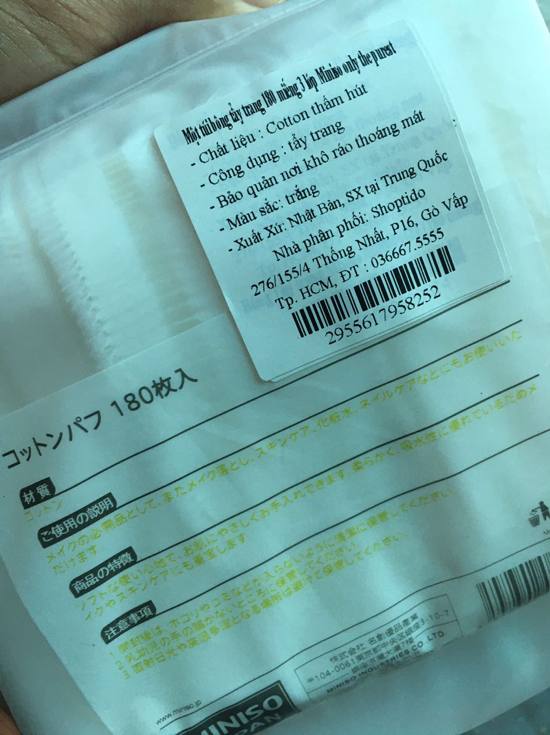 Bông tẩy trang của shoptido phải nói là không chê vào đâu được, tẩy trang bông không bị xơ, nhỏ gọn tiện lợi mang đi khắp mọi nơi