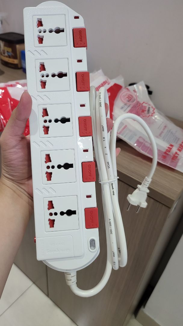 Sản phẩm đúng mô tả, giá cả ok. Thuộc Tiki Trading nên có xuất hóa đơn.
Nút bấm có vẻ lơi xíu nhưng chắc kiểu nó vậy, bấm cạch cạch rất chắc chắn.
Giao nhanh, đặt giao trong 2 ngày cùng HCM.