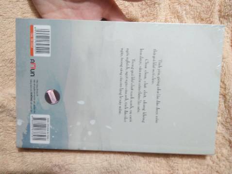 Xuất sắc á. Mua sale mà vừa đỉnh vừa giao hàng nhanh, yêu thậc sự. Trong mấy cuốn chỉ có cuốn này có bọc, nên nhìn đã mỡi lại cực kì xinh xẻo. Nội dung thì khỏi bàn rồi, đọc xong gớt 10 dòng nước mắt huhu