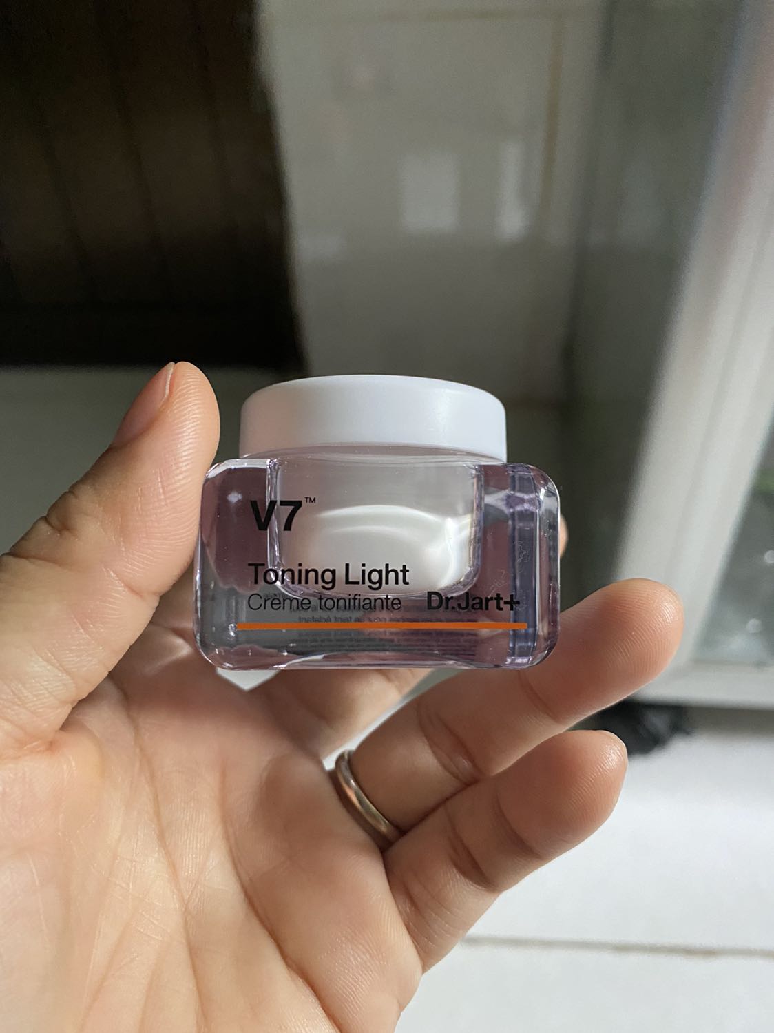 Hàng giao nhanh, shop đóng gói cẩn thận, kem mịn, thơm. Check mã vạch rõ ràng, date lâu do mới sd lần đầu nên k biết kem có hợp k nhưng sẽ ủng hộ shop dài lâu nếu sd ok