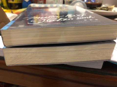Sáng thứ ba đặt hàng, chiều thứ tư đã dc nhận rùi. Fahasa lần nào đặt cũng giao nhanh như z. Gói sách cẩn thận, về đến nơi kh có méo móp gì cả. Mua ở Fahasa luôn yên tâm.