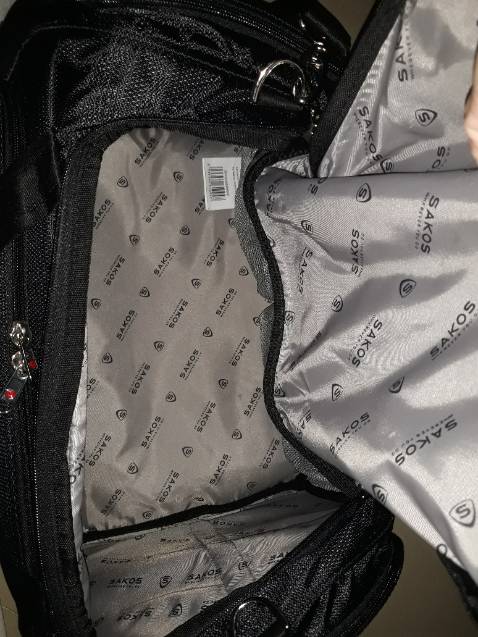 Ban đầu thấy gói hàng mình tưởng túi nhỏ lắm. Mở ra dựng lên ngay ngắn thấy cũng ok. Tầm này đựng đồ cỡ 5 ngày thì được.
Sakos thì chất lượng rồi, mình săn giá sale nên mua đc giá lắm.