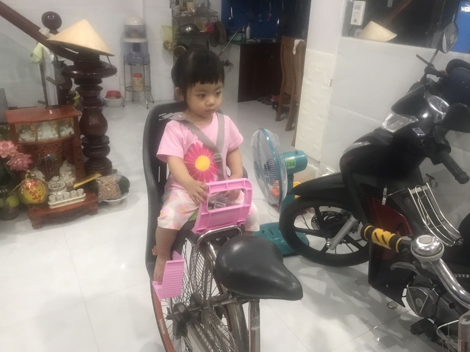 + Hàng giao đầy đủ phụ kiện
+ Lắp đặt chắc chắn
+ Bé nhà em rất thích
+ Chúc Shop ngày càng phát triển