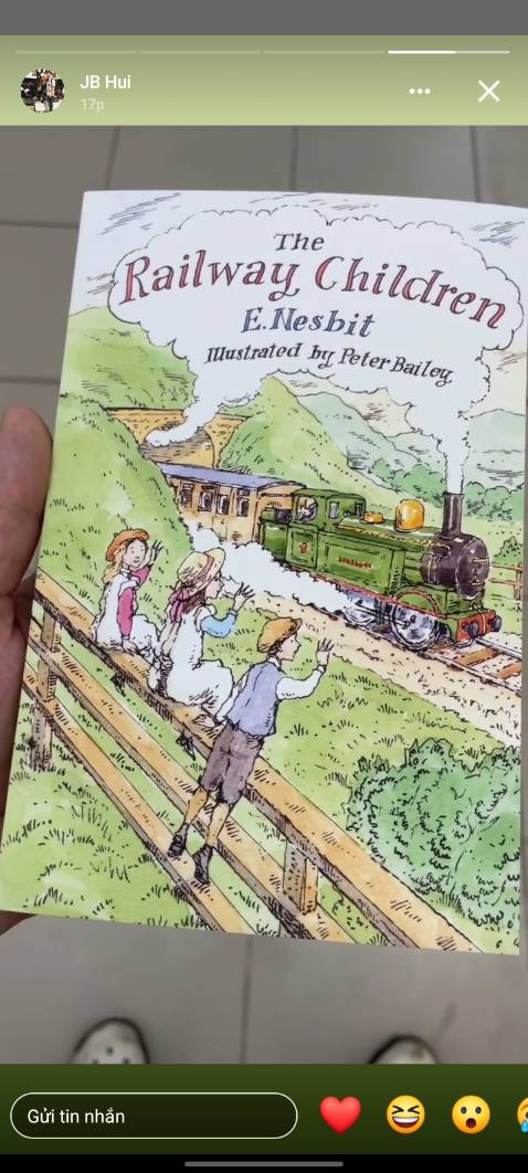 Sách đóng gói hơi chán, không có bọc chống sốc nma may mắn là sách nhận về k bị trầy xước hay quăn, rách