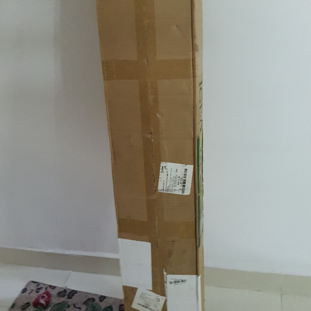 trừ tờ hướng dẫn phi logic ra thì mọi thứ đều tốt. gỗ đẹp, không bụi, không dơ. 
-nên dùng mắt bắt vít để làm nhanh hơn
-nên sắp ra toàn bộ các mảnh trên mặt đất và hình dung các lỗ sẽ sắp theo hướng nào trước khi bắt đầu
-nên bắt miếng chặn nhỏ vô miếng đáy ca s tầng trc r hãy bắt đáy vào xương sống (hình số 3)
Chúc mn DIY vui vẻ. ^^