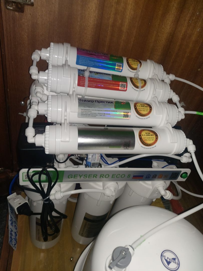 Ban đầu nhận máy từ đơn vị vận chuyển đến nhà , mở máy ra phát hiện có trục trặc chút xíu. Tuy nhiên liên hệ Shop , sau đó Shop rất có trách nhiệm, thiện chí khắc phục nhanh, gọn, nhiệt tình và bổ sung 1 vài chi tiết lặt vặt nên máy đã chạy ngon lành. Máy đẹp, gọn nhẹ. giá rẻ. Đúng như Quảng cáo. Shop hướng dẫn tải áp kích hoạt bảo hành  sản phẩm rất nhiệt tình. Sau đó mình đã mua ủng hộ Shop thêm bộ 8 lõi lọc để sơ- cua. Cảm ơn shop làm ăn có tâm,uy tín. Sẽ tt ủng hộ shop lâu dài khi có nhu cầu.