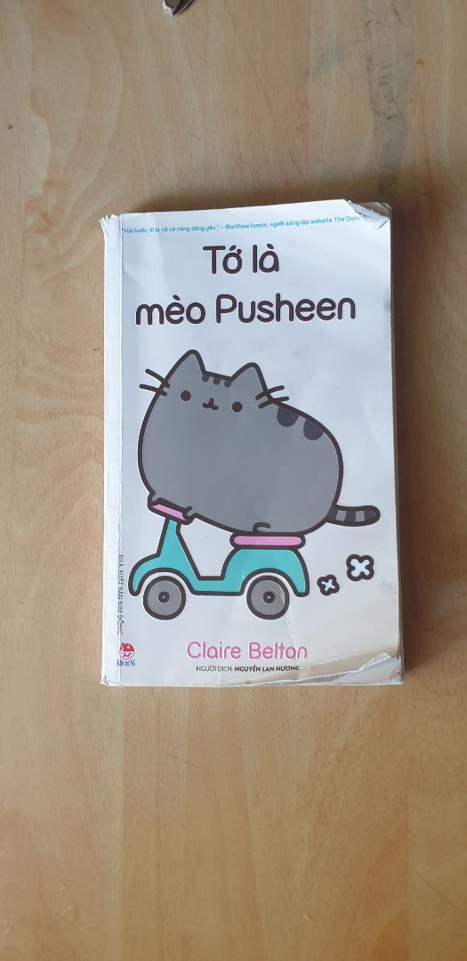 truyện đơn giản dễ đọc dành cho các bé nhỏ. Giúp các bé hiểu hơn về các chú mèo dễ thương Pusheen.
Con mình đọc đi và đọc lại nhiều lần vẫn rất thích