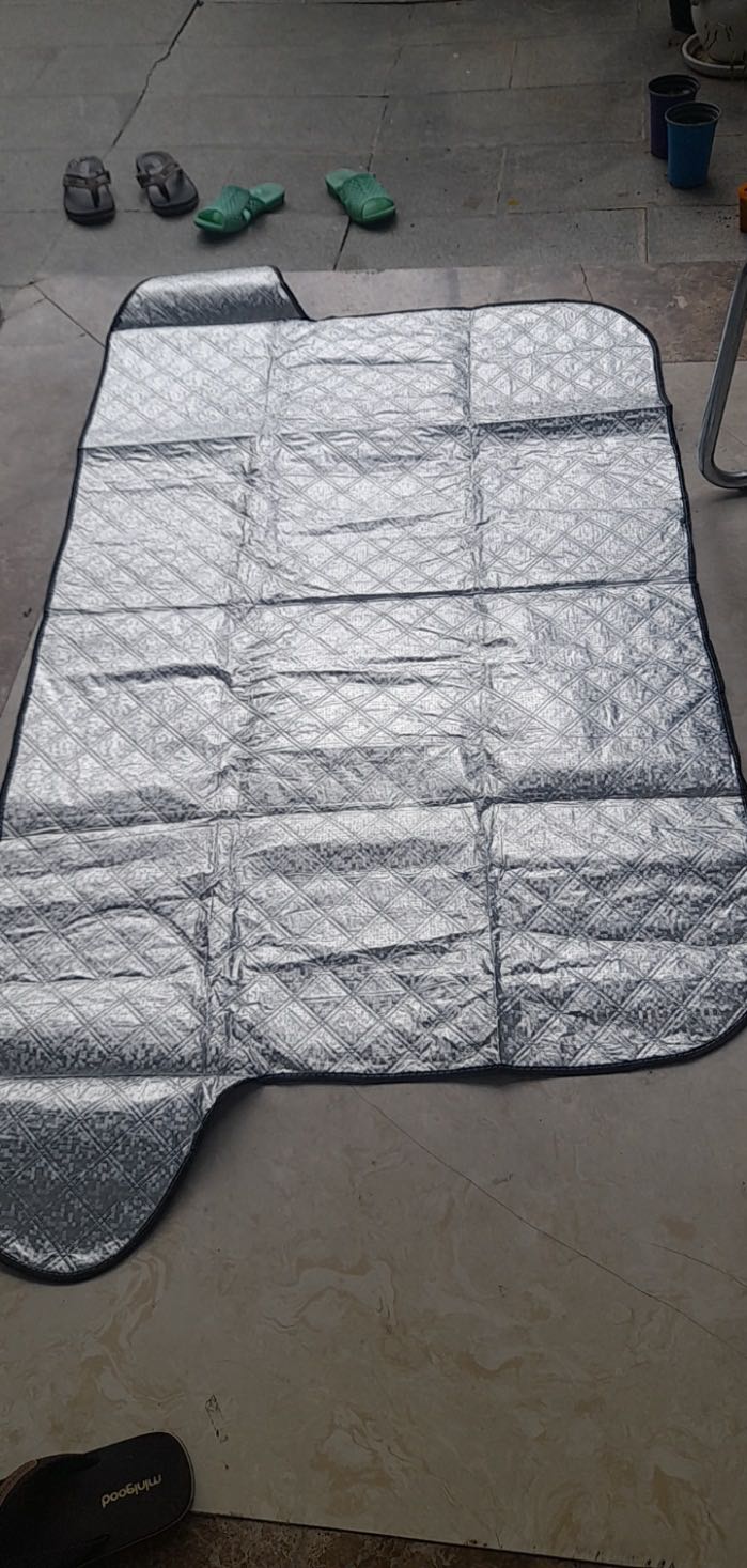 Đặt mua tấm bạt phủ xe 7 chỗ trị giá gần 400 ngàn thì shop gởi tới tấm che kính trị giá chưa tới 100 ngàn. 
Đề nghị shop liên lạc lại và gởi đúng sản phẩm.