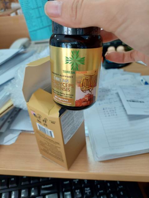 Không biết uống vào có tốt như mọi người đánh giá không, mà nhận hàng, shop gói hàng không hài lòng, gói hàng không đẹp, khui ra cái hộp móp méo, rách nắp hộp,  không thấy có hộp quà tặng đẹp như mọi người. Chắc mình mua áp mã giảm giá mua giá chỉ 1.450.000 vnđ  nên bị thế. Haizzz