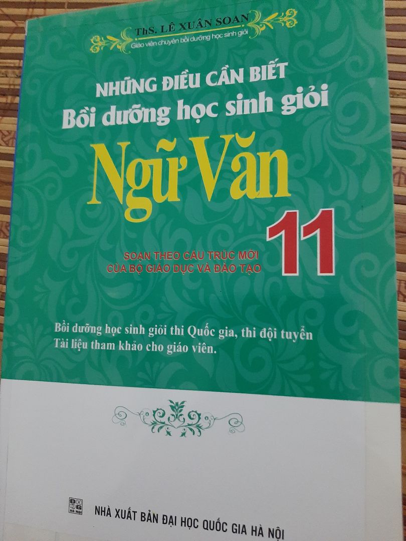 Quyển này mình thấy rất chất lượng, Ths Lê Xuân Soan rất có tâm huyết với cuốm sách này. Phù hợp cho các thầy cô là giáo viên dạy đội tuyển hsg và các bạn học sinh  thi học sinh giỏi ngữ văn. Mình thấy cuốn này rất đáng giá tiền, nhỏ gọn, tiện lợi mang theo dễ. Với cả kiến thức rất bổ ích, nâng cao, có những phần rất hay cho học sinh từ văn bản đến phần tiếng việt đều trình bày bài bản. Để học tốt cuốn này thì cần nắm chắc kiến thức cơ bản sẵn(đối với học sinh). Mình thấy cuốn này rất giá trị và đáng mua, các bạn nên mua thử